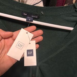 Gap women’s NWT green button down cardigan made with silk small